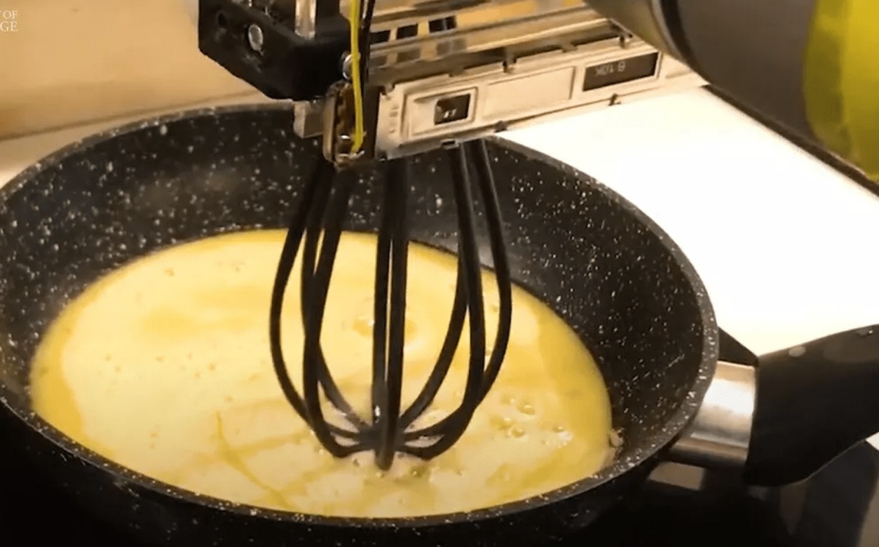 Xem robot trang trung ngon nhu dau bep chuyen nghiep hinh anh