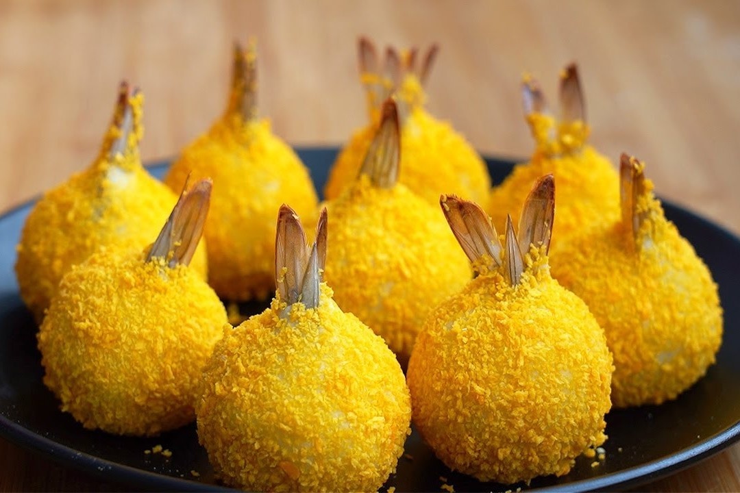 Lam khoai tay boc tom vang ong cho bua toi hinh anh