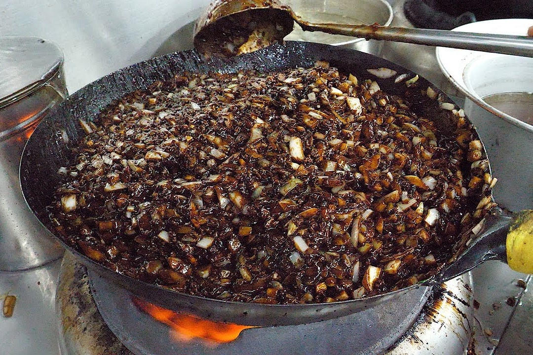 Dac san mi tuong den tru danh tren duong pho Han Quoc hinh anh