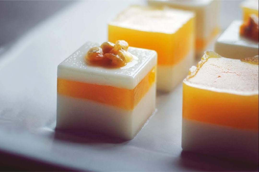 Cach lam thach sua chua chanh leo mat lanh ngay he hinh anh