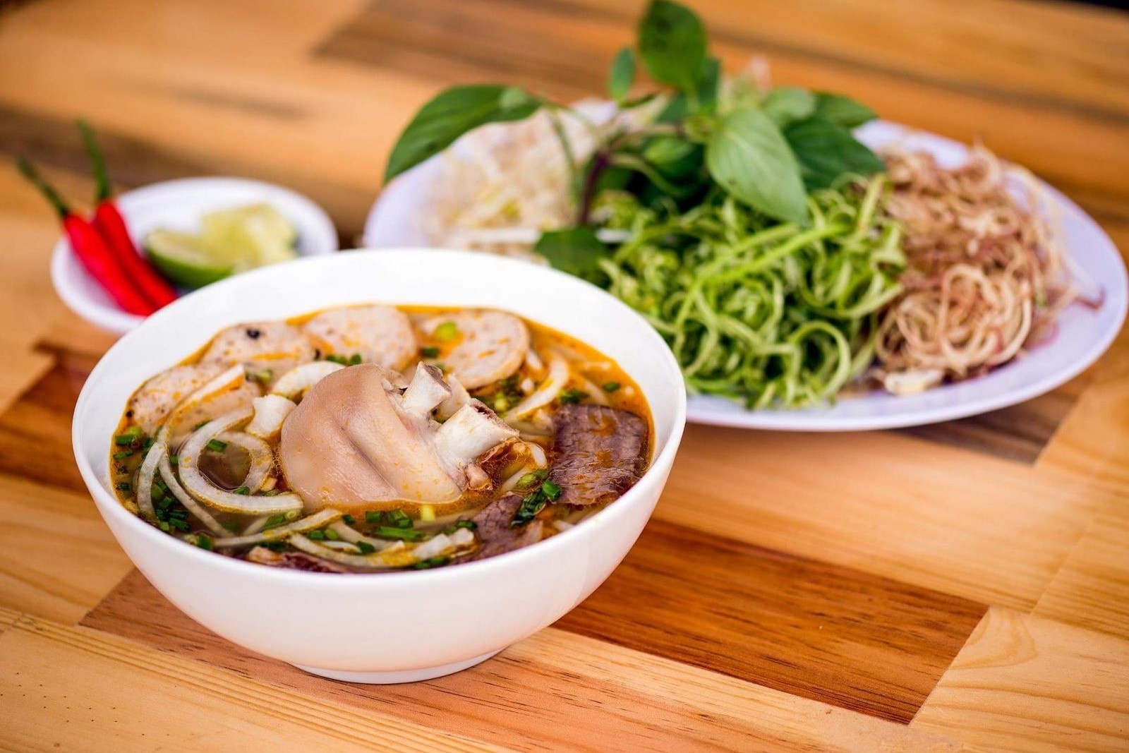 Cach nau bun bo gio heo chuan xu Hue hinh anh