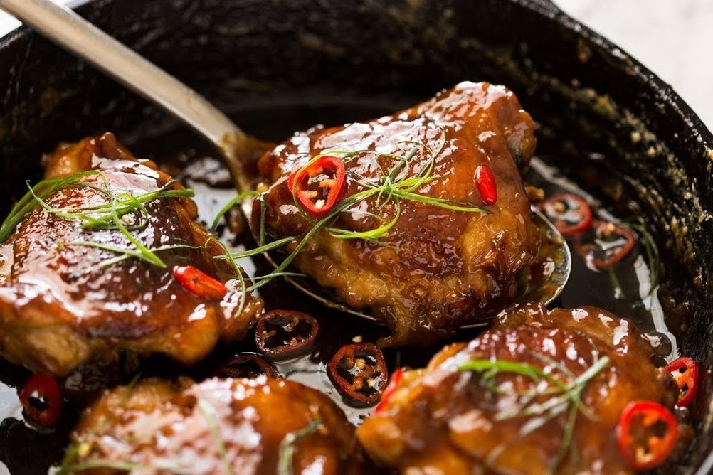 Cach lam thit ga kho nuoc cot dua, duong nau hinh anh