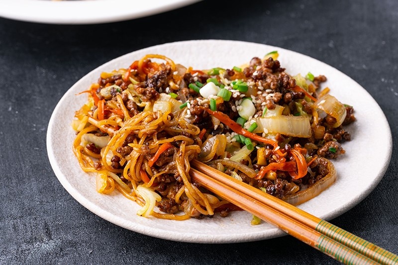 Mi xao bo phien ban nhanh gon cho bua sang hinh anh