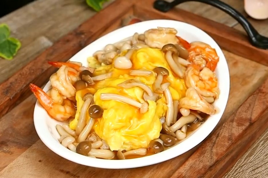 Dau bep day lam com trung ngon khong the choi tu hinh anh