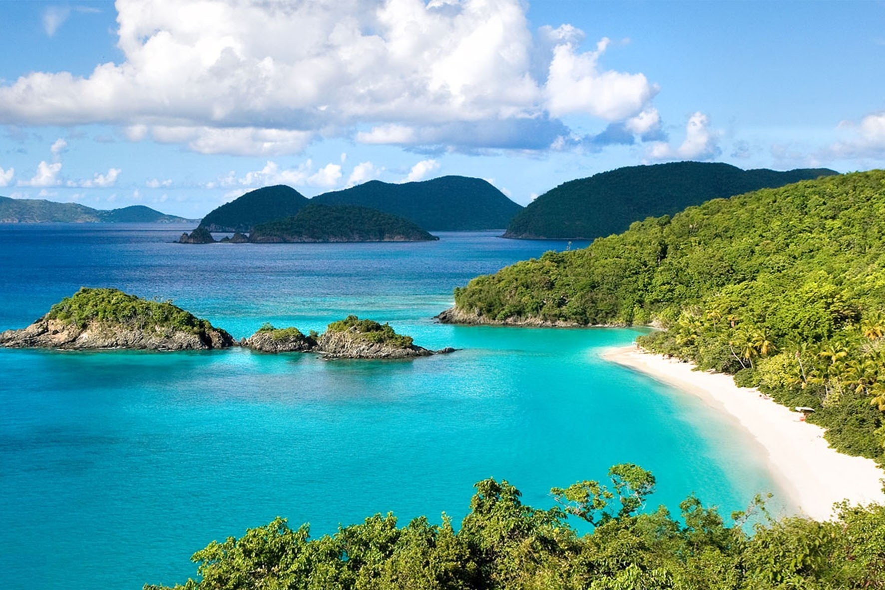 Lan nuoc xanh nhu ngoc bich hut khach o Con Dao hinh anh