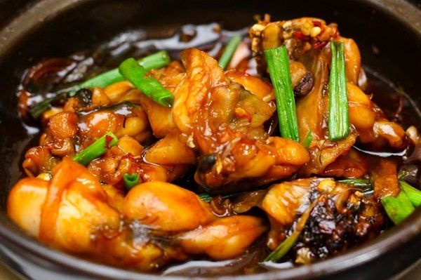 Tu lam ech xao chua ngot, mon ngon dai gia dinh hinh anh