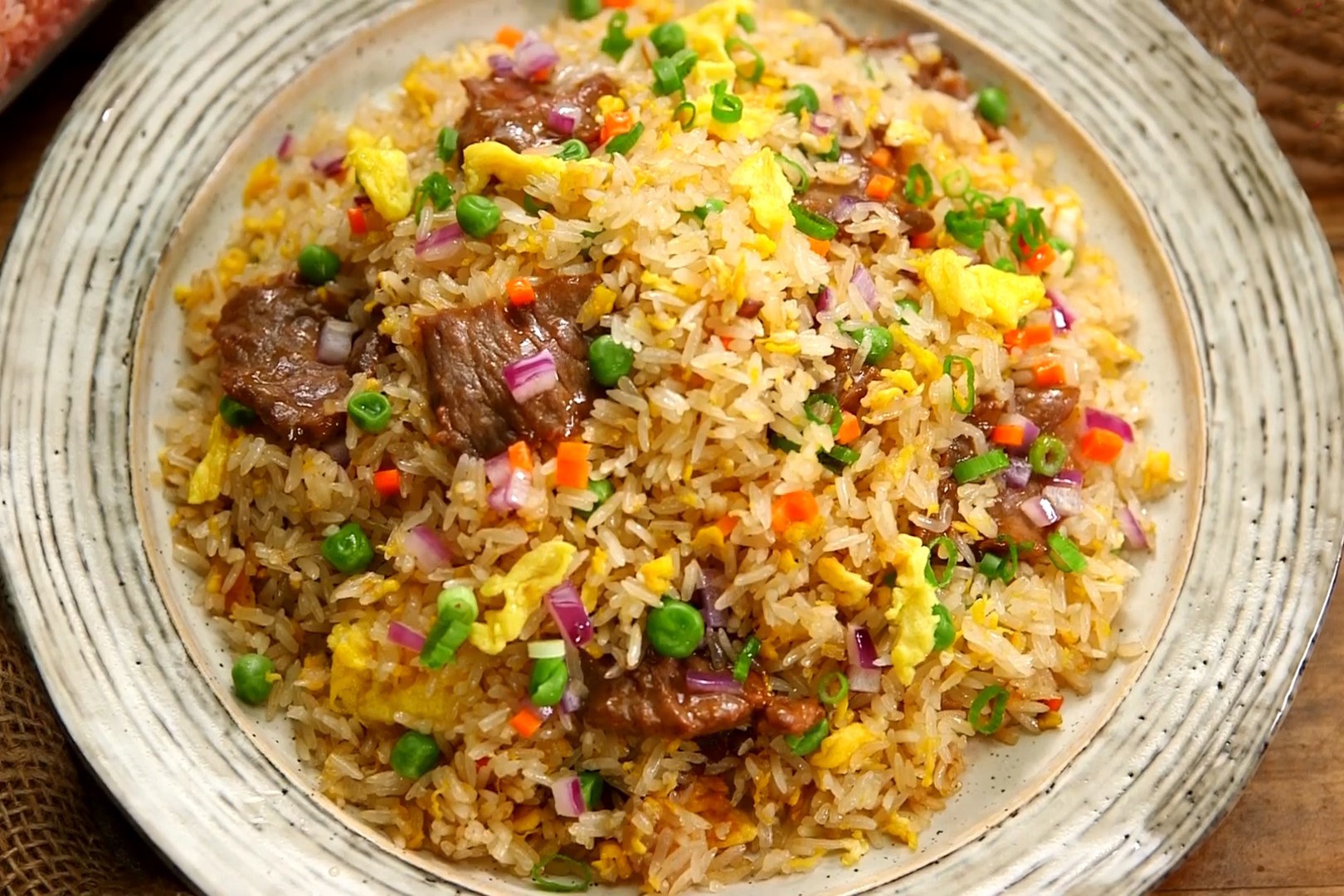 Com rang thit bo nhanh gon, tiet kiem thoi gian hinh anh