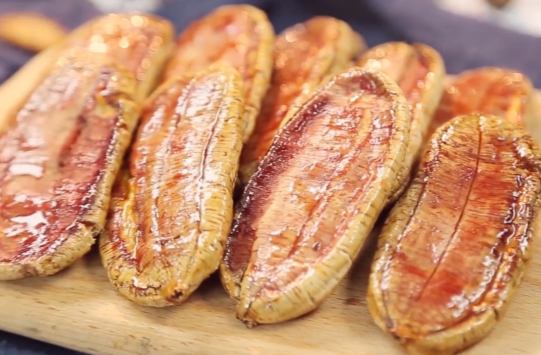 Hoc lam mut chuoi kho, mon an vat ngon hap dan hinh anh