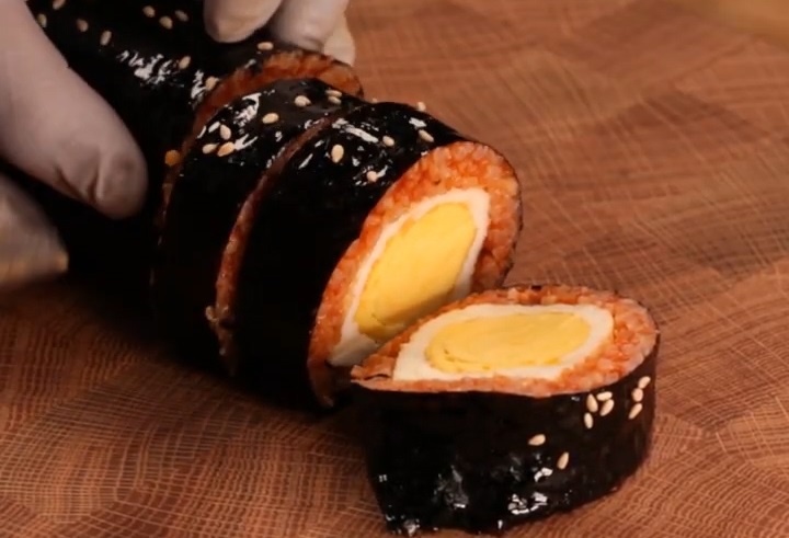 Lam kimbap trung ot danh cho tin do an cay hinh anh