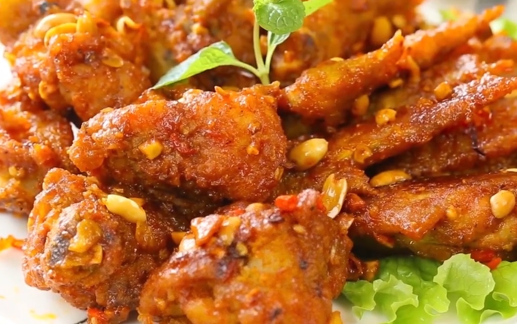 Tu lam mon canh ga chien ca ri nhanh gon tai nha hinh anh