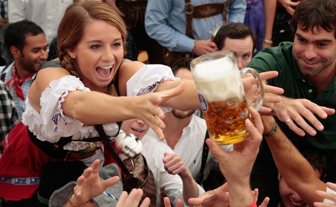 Le hoi bia lon nhat the gioi o Duc tam huy vi Covid-19 hinh anh