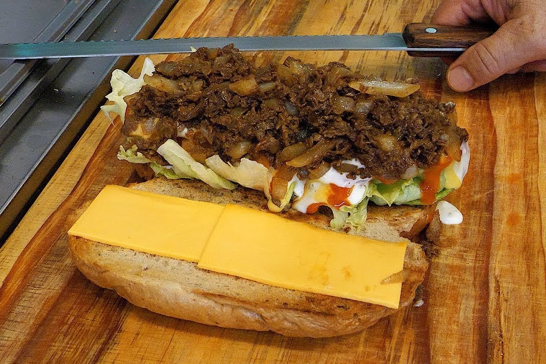 Banh kep thit bo hap dan tren duong pho Han Quoc hinh anh