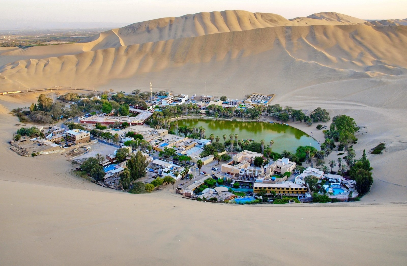 Ngoi lang bao quanh oc dao hien len nhu ao giac o Peru hinh anh