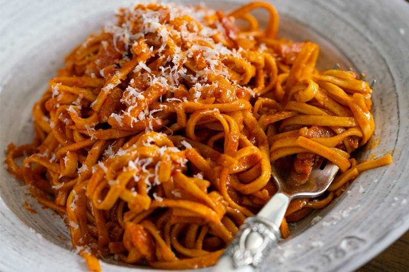 Cach lam mi xao thit lon dam sot chua den 10 phut hinh anh