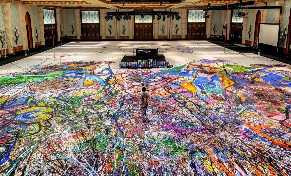 Buc tranh lon nhat lich su rong bang 4 san bong ro hinh anh