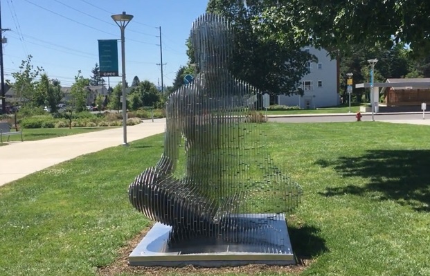 Nhung buc tuong xuyen thau tao ao anh quang hoc hinh anh