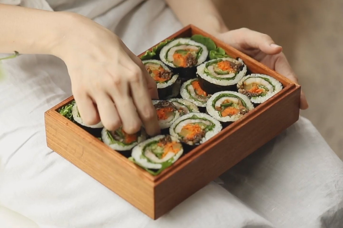 Nguoi Han day lam kimbap thit ba chi hinh anh