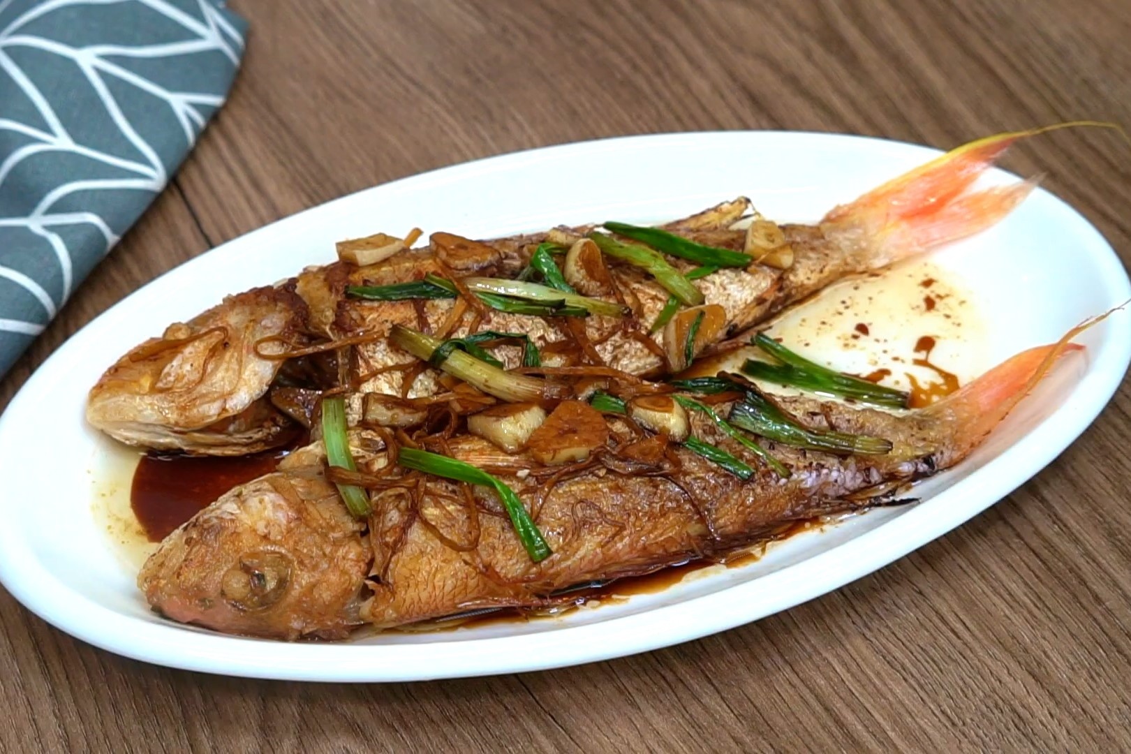 Cach lam ca chien gion sot xi dau hinh anh