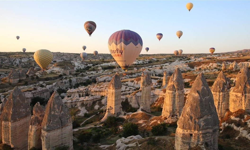 Thanh pho duoc tac trong da nui lua hinh anh