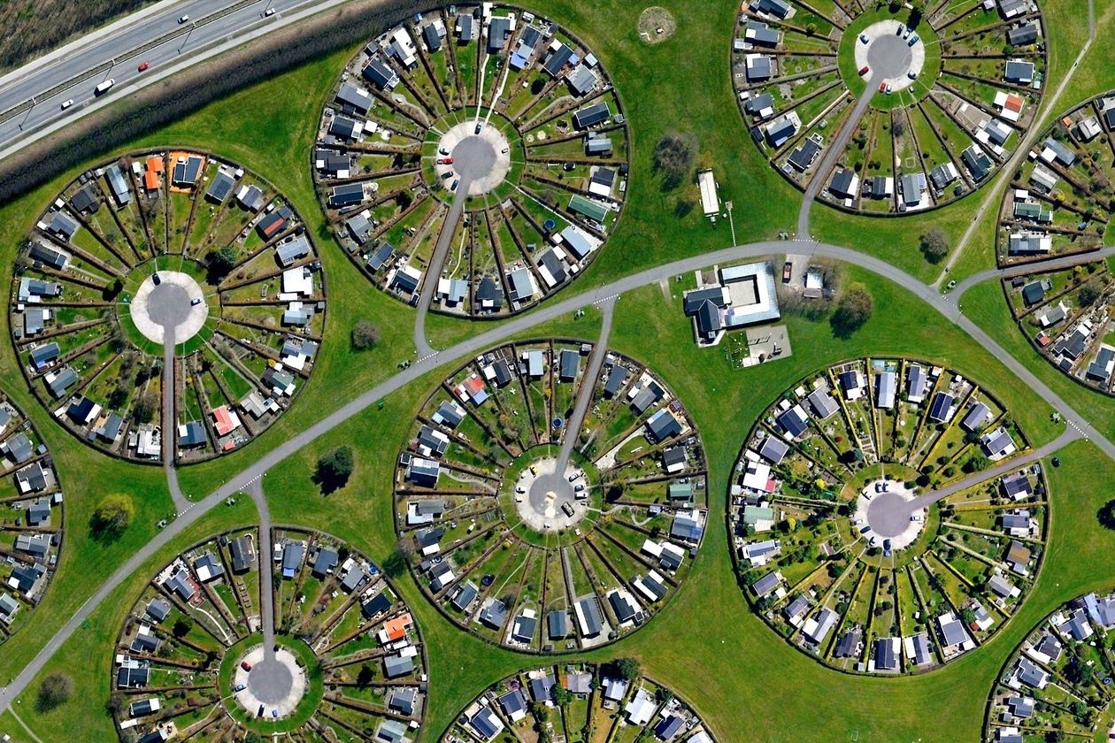 Khu nha vuon co kien truc hinh tron o Dan Mach hinh anh