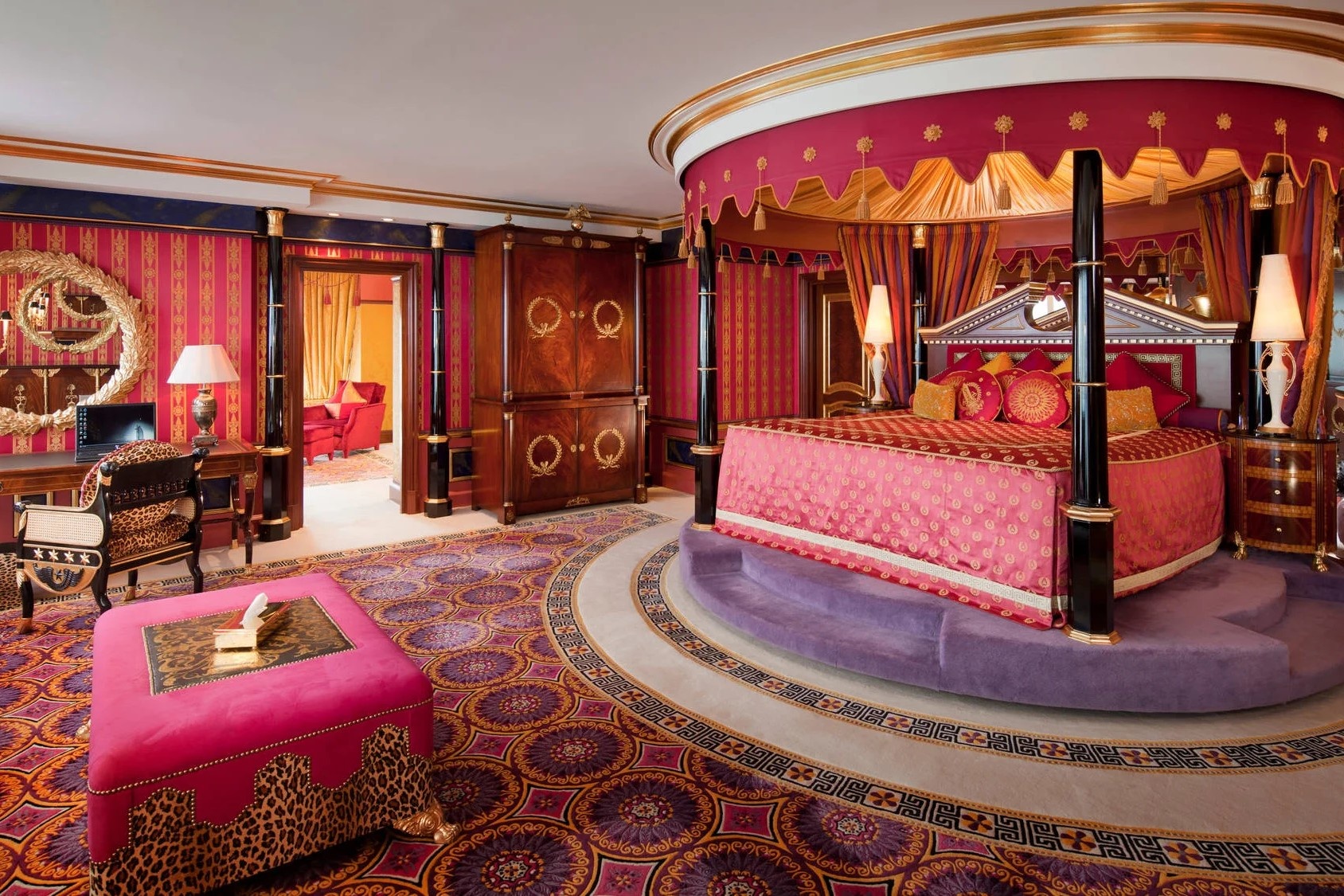 Co gi trong phong tong thong cua khach san 7 sao hinh anh