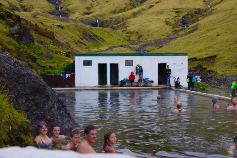 Ho boi suoi nong 100 nam tuoi an sau trong nui hinh anh