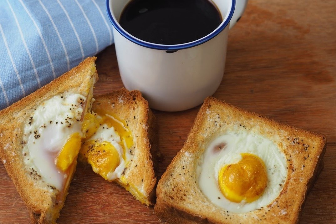 Meo lam banh mi trung bang noi chien khong dau hinh anh