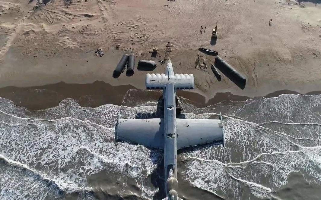 May bay khong lo bi bo roi tai bai bien hinh anh