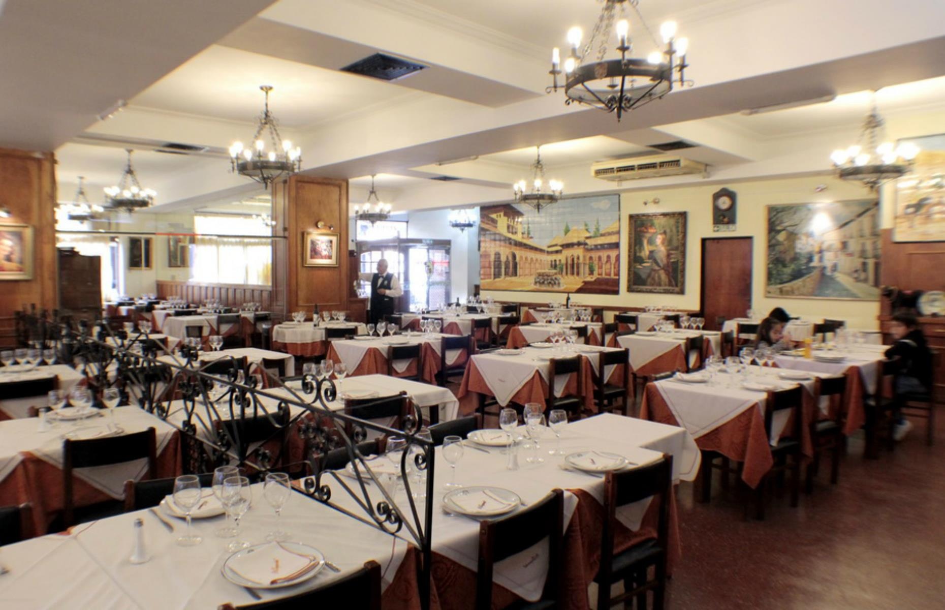 Nha hang co kinh tren the gioi anh 3