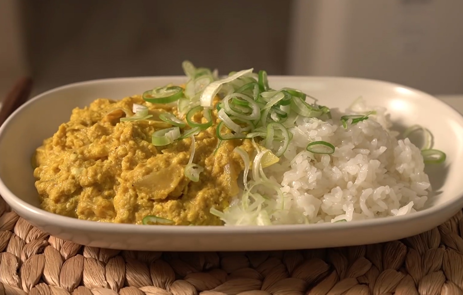 Lam trung chung ca ri nhanh cho bua sang hinh anh