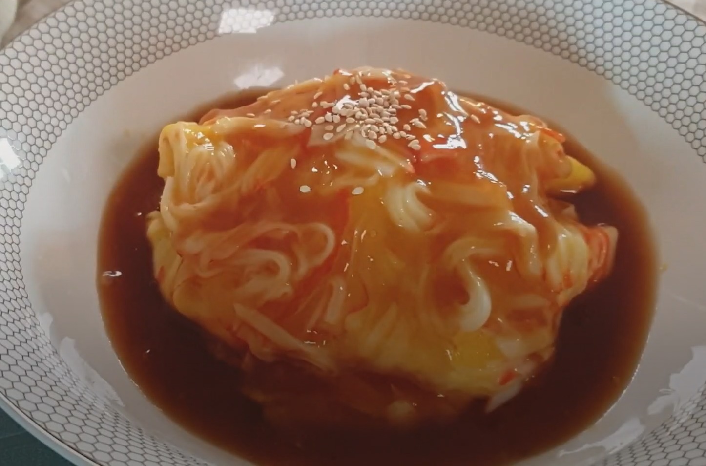 Lam com cuon trung kem nuoc sot kieu Nhat hinh anh