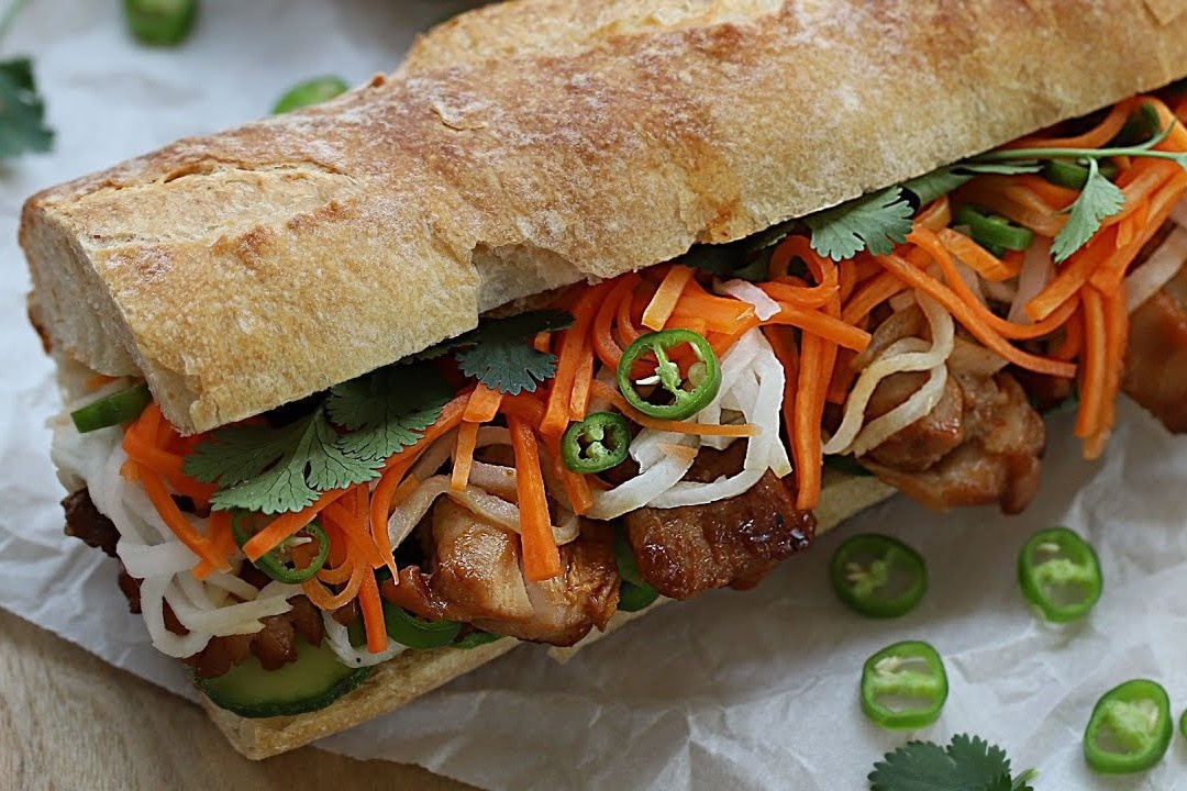 Nguoi Han thu lam banh mi huong vi Viet hinh anh
