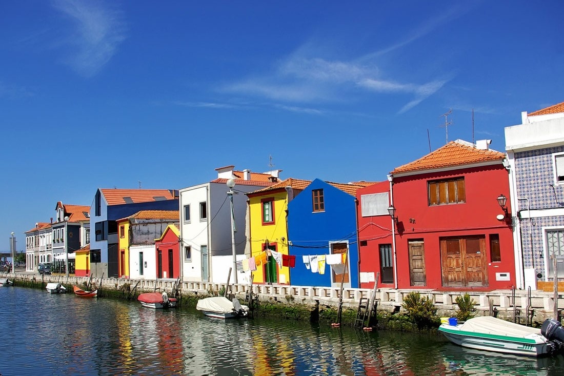 Thanh pho nhieu mau sac o Bo Dao Nha hinh anh