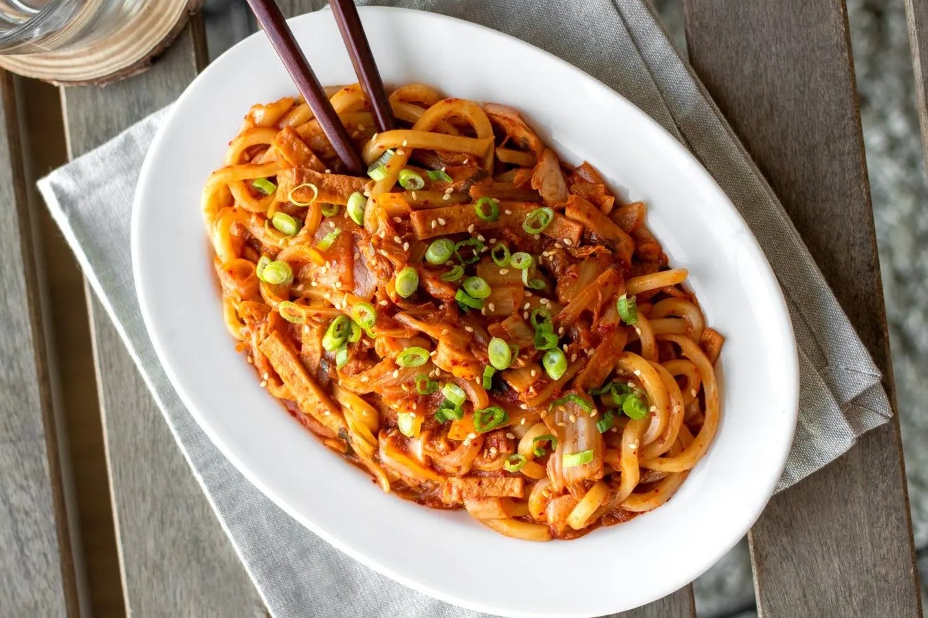 Cach xao mi thit lon kim chi kieu Han hinh anh