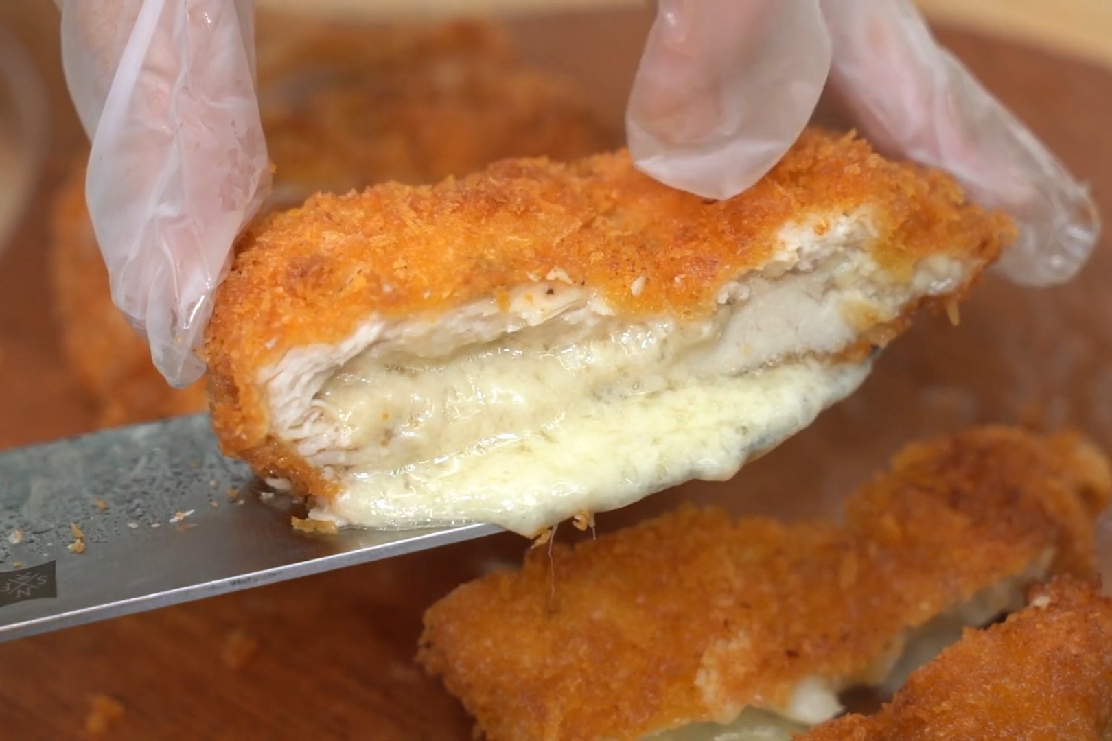 Cach lam uc ga chien boc pho mai hinh anh