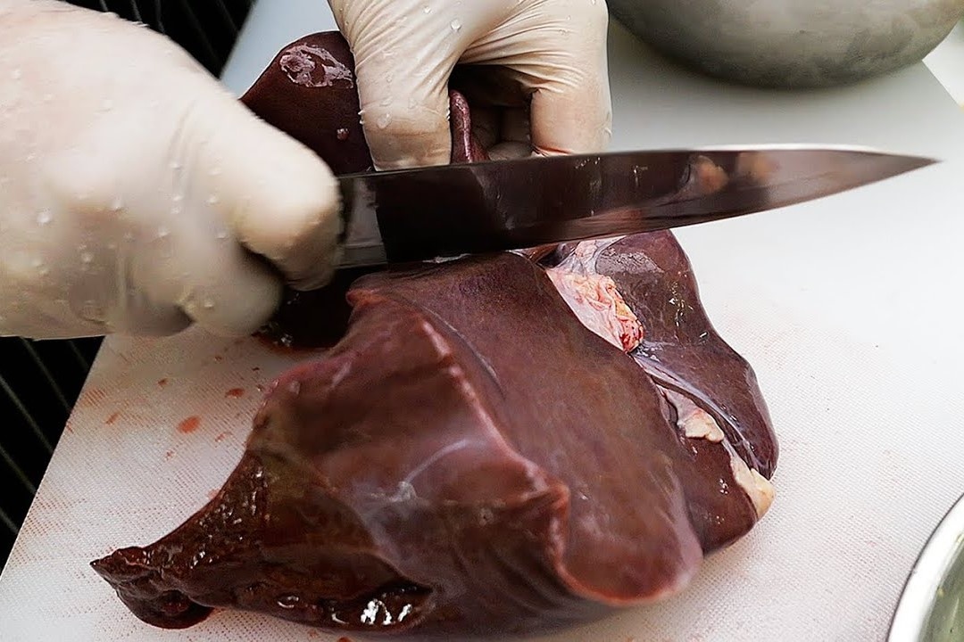 Che bien gan da dieu tren duong pho Thai Lan hinh anh