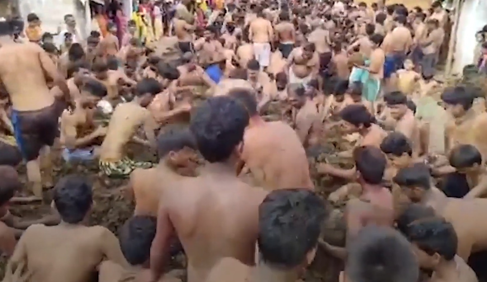 Le hoi coi tran nem bun o An Do hinh anh