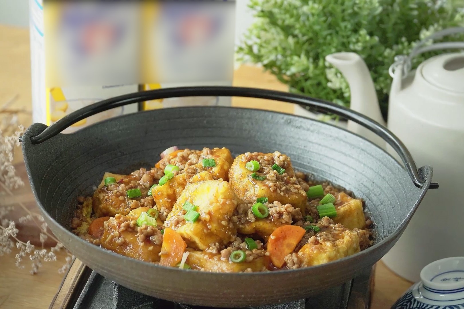 Cach lam dau hu trung sot thit heo hinh anh