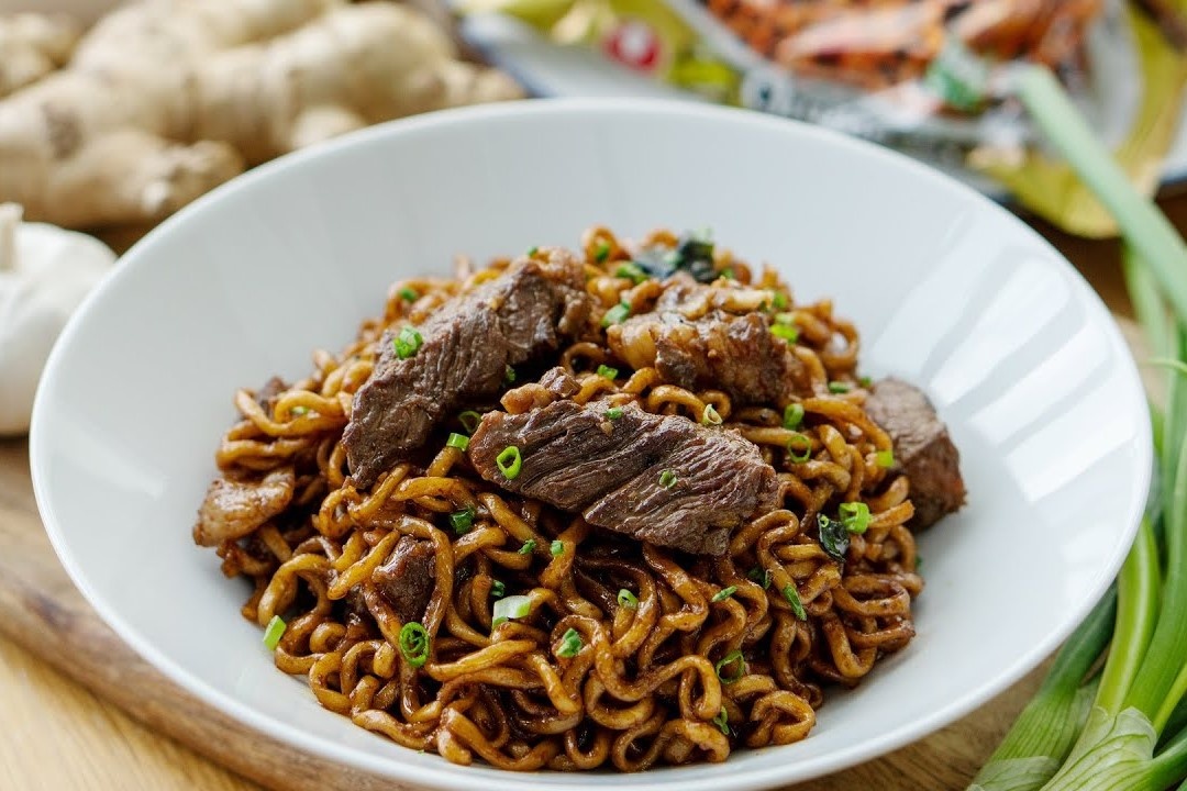 Cach lam mi tron thit bo kieu Han hinh anh