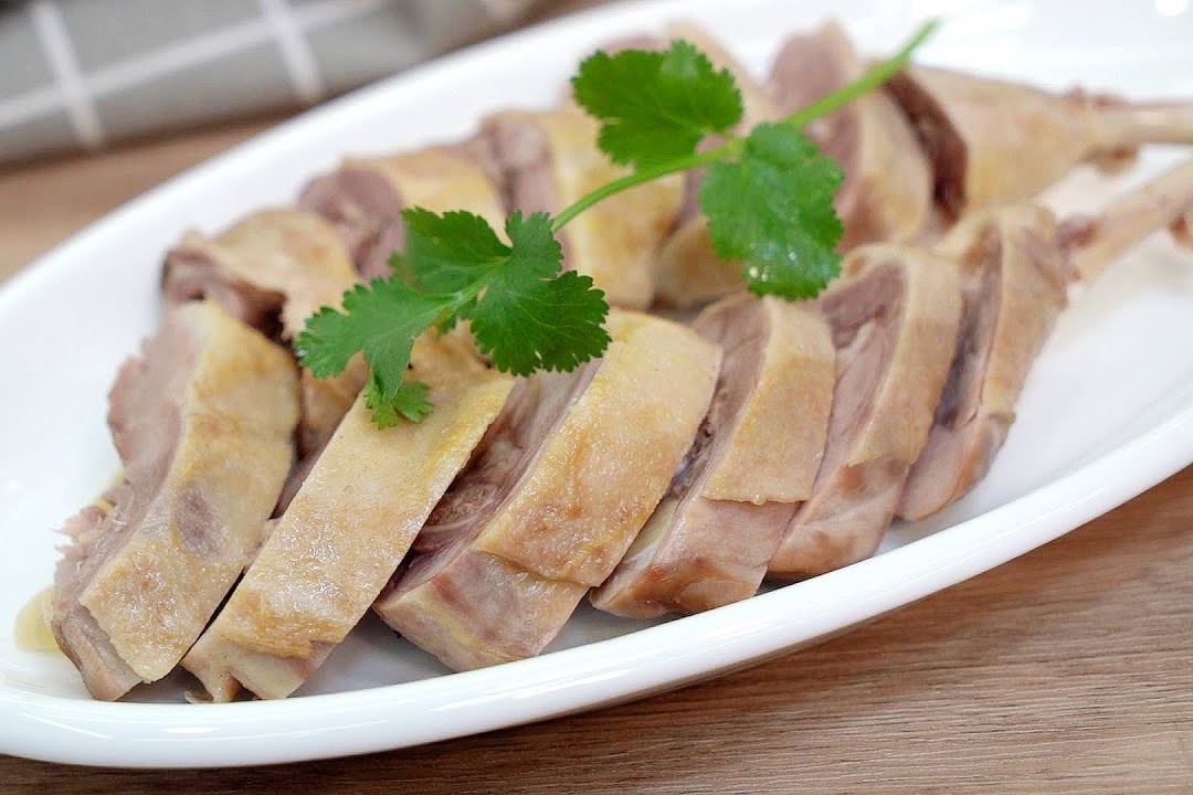 Phuong phap uop va luoc thit vit voi muoi hinh anh