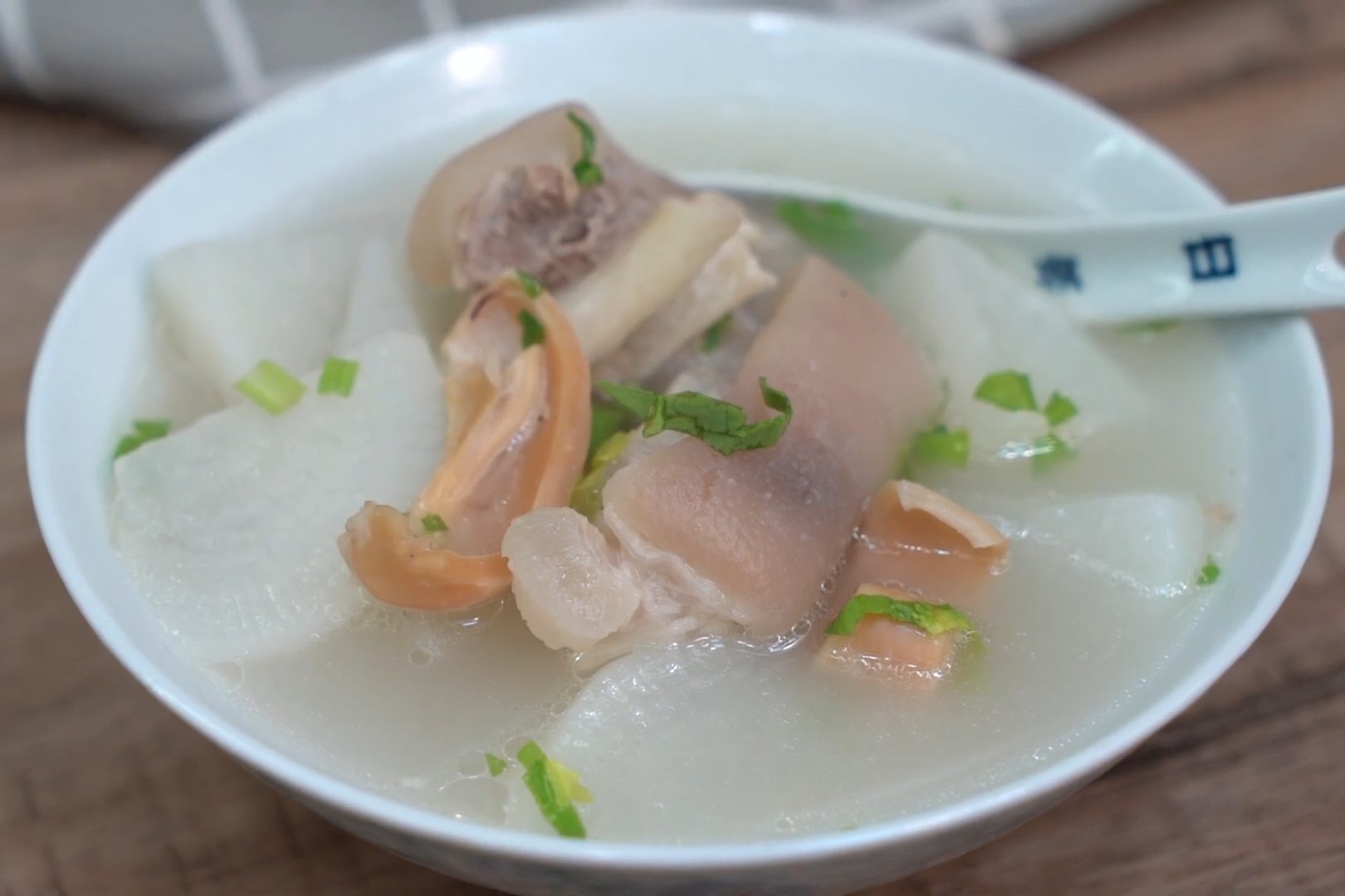 Hoc lam canh chan gio voi muc kho va cu cai hinh anh