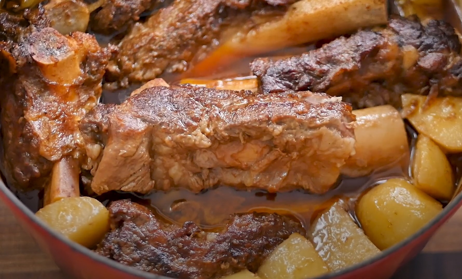 Cach lam suon bo ham khoai tay hinh anh