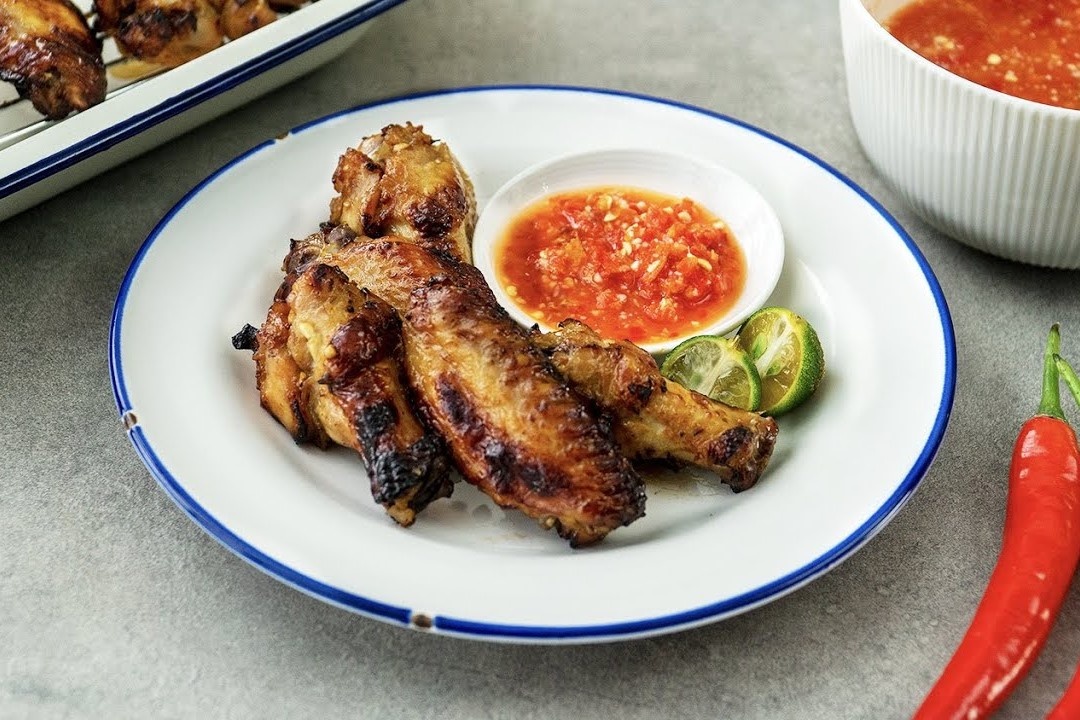 Lam canh ga BBQ bang noi chien khong dau hinh anh