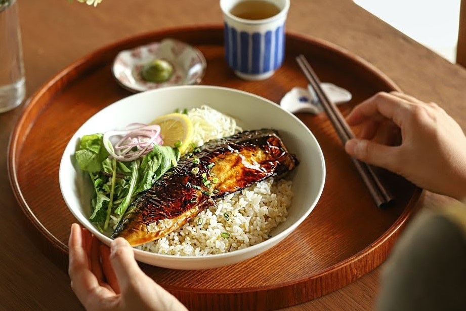 Hoc lam com trang ca thu sot Teriyaki hinh anh