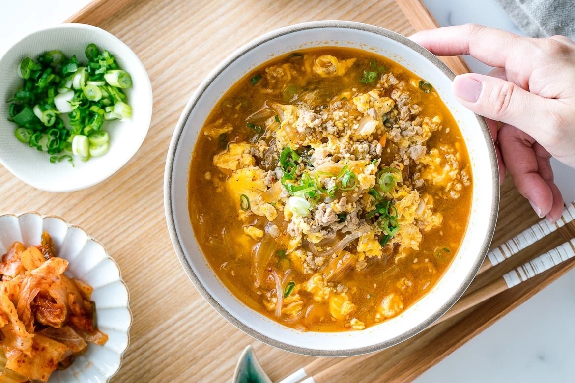 Nguoi Nhat day lam mien kim chi thit heo hinh anh