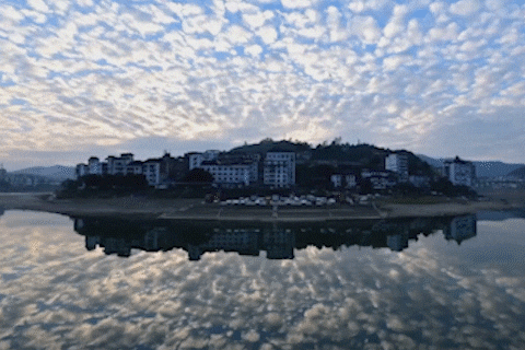 Hien tuong 'bau troi ca thu' xuat hien o Trung Quoc hinh anh