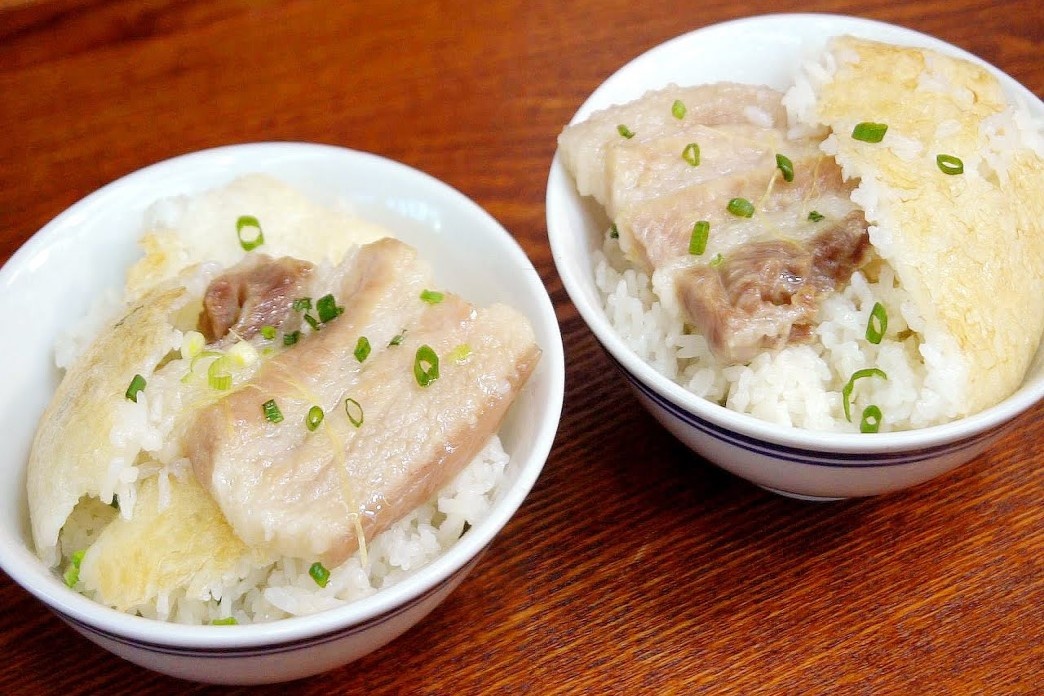 Hoc lam com chay nau thit ba chi hinh anh