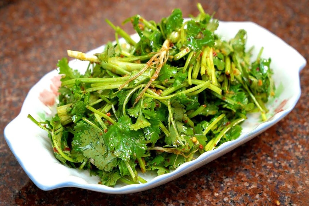 Cach lam rau mui tron xi dau toi ot hinh anh