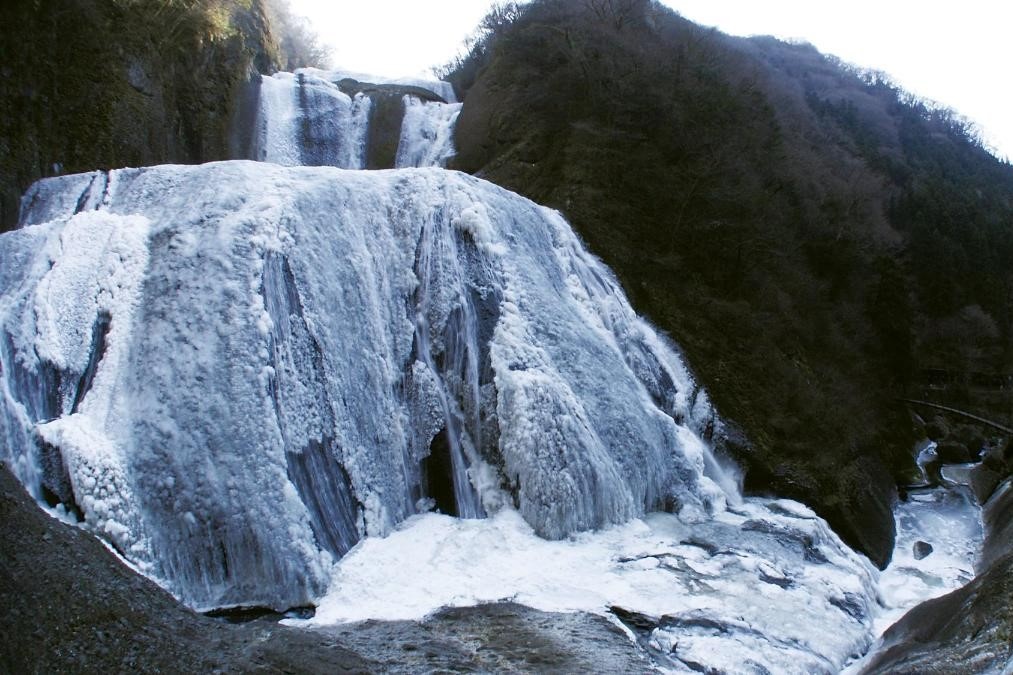 Thac nuoc o Nhat dong bang vi gia lanh hinh anh