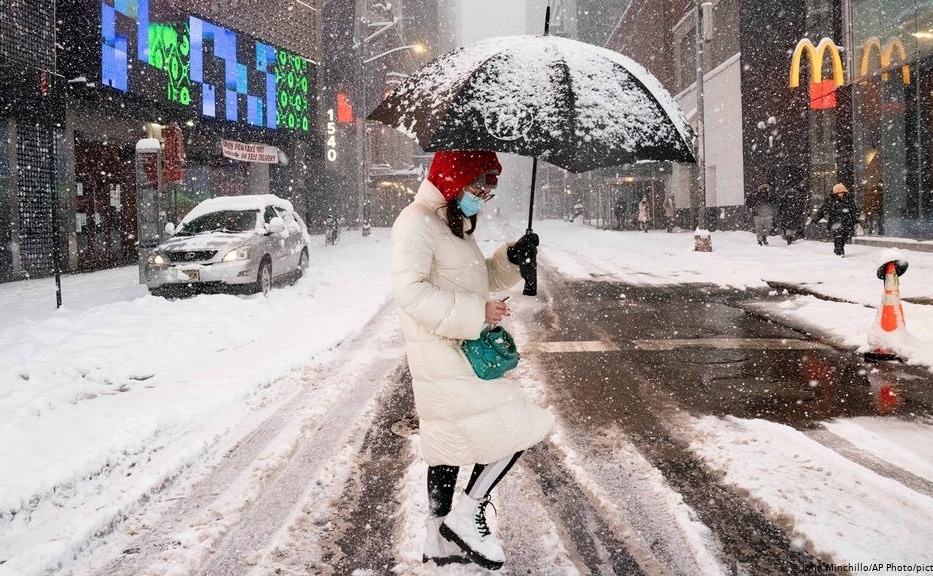 New York ban bo tinh trang khan cap vi bao tuyet hinh anh